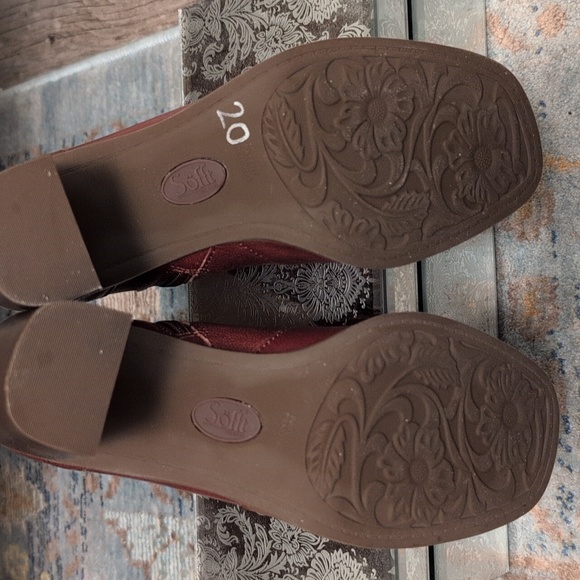 Sofft Women's Ankle Boots in Burgundy - Picture 7 of 7